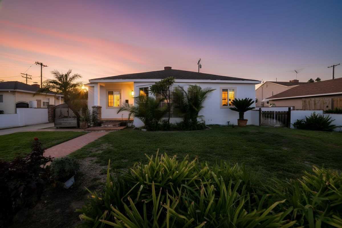 623 N Nora Ave - Photo 2 of 49