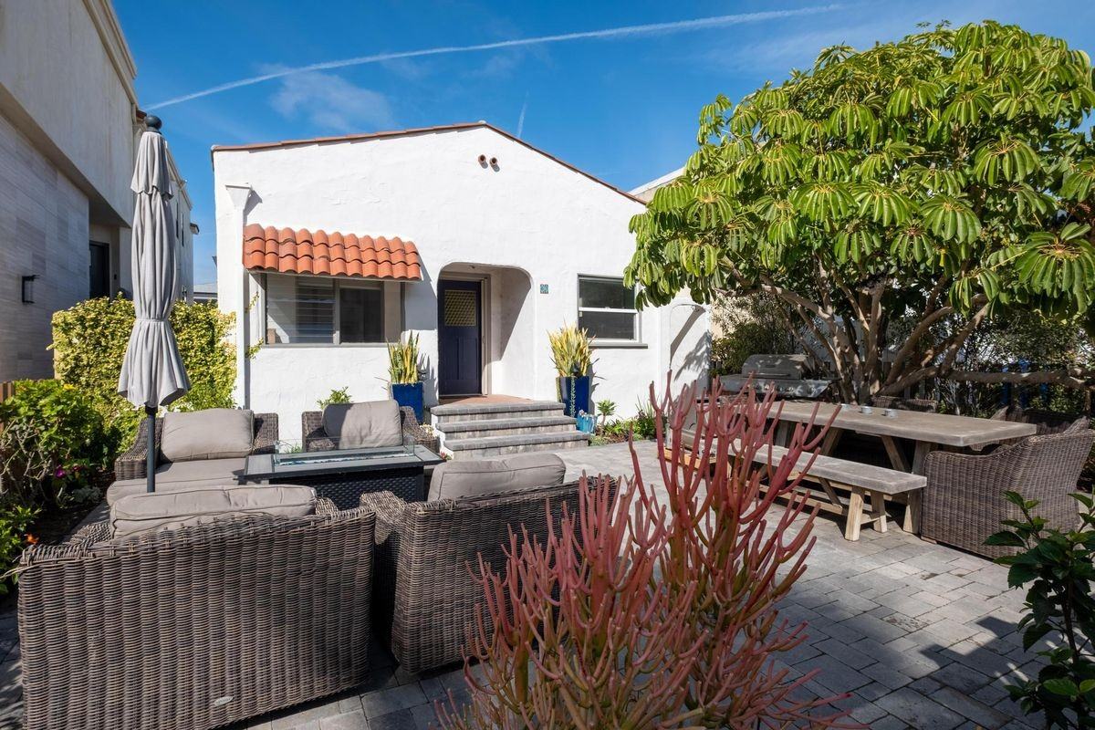 63 9th Ct - Photo 2 of 31