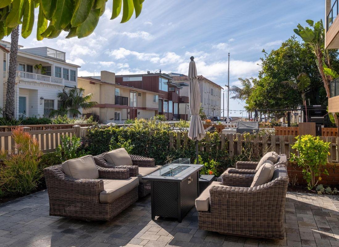 63 9th Ct - Photo 3 of 31