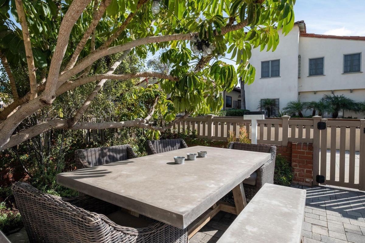 63 9th Ct - Photo 6 of 31