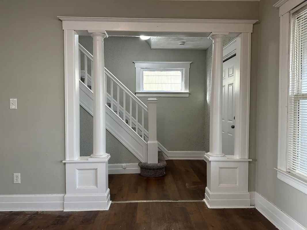 242 Ferris St - Photo 2 of 10