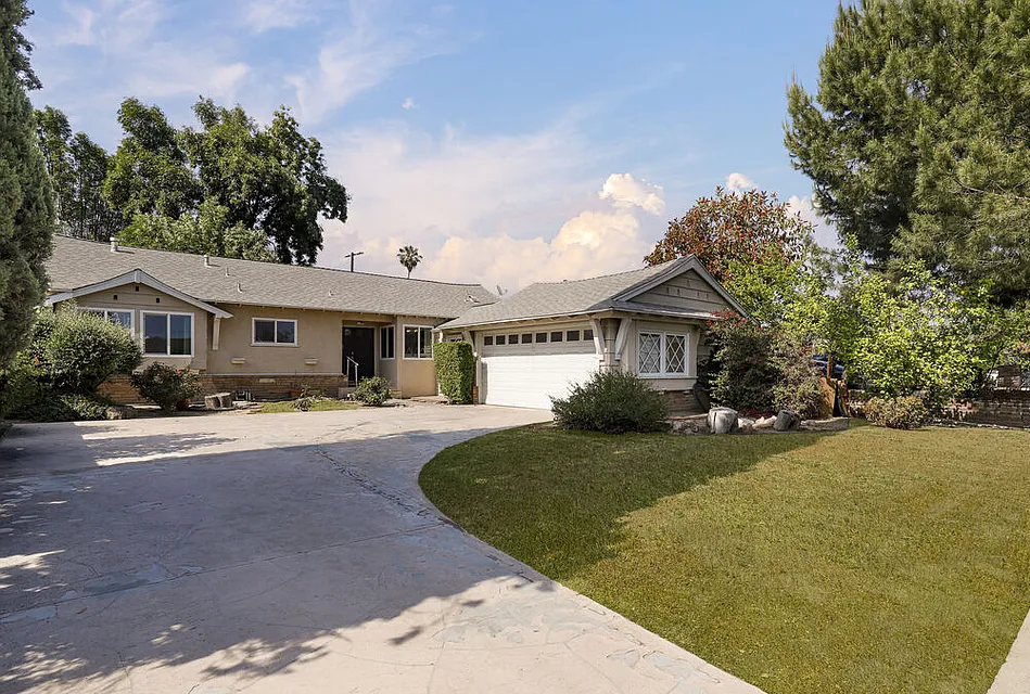 Knapp St - Photo 2 of 26