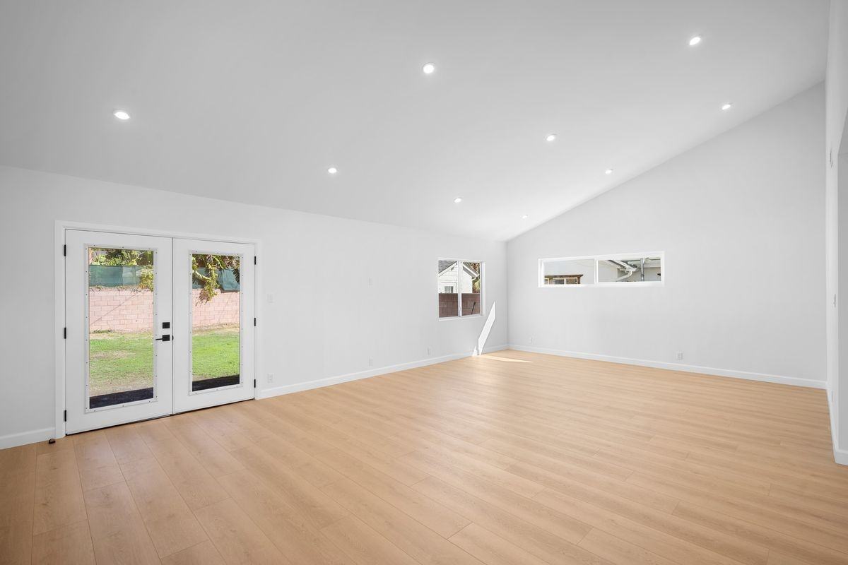 Knapp St - Photo 4 of 26