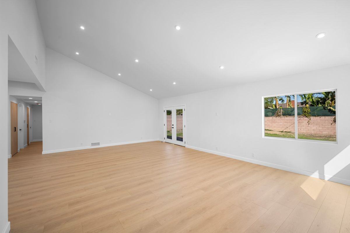 Knapp St - Photo 7 of 26