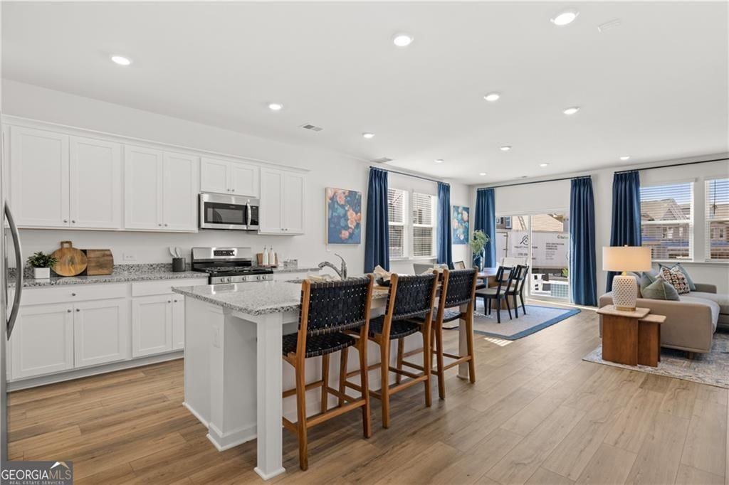 2546 States Ave - Photo 2 of 45