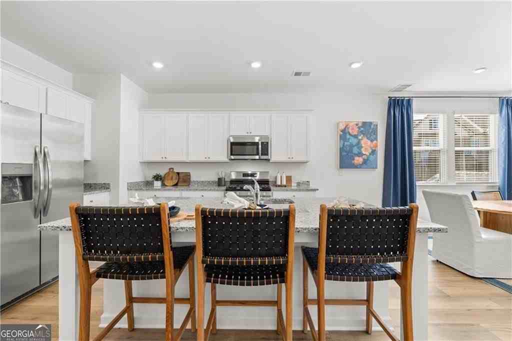 2546 States Ave - Photo 4 of 45