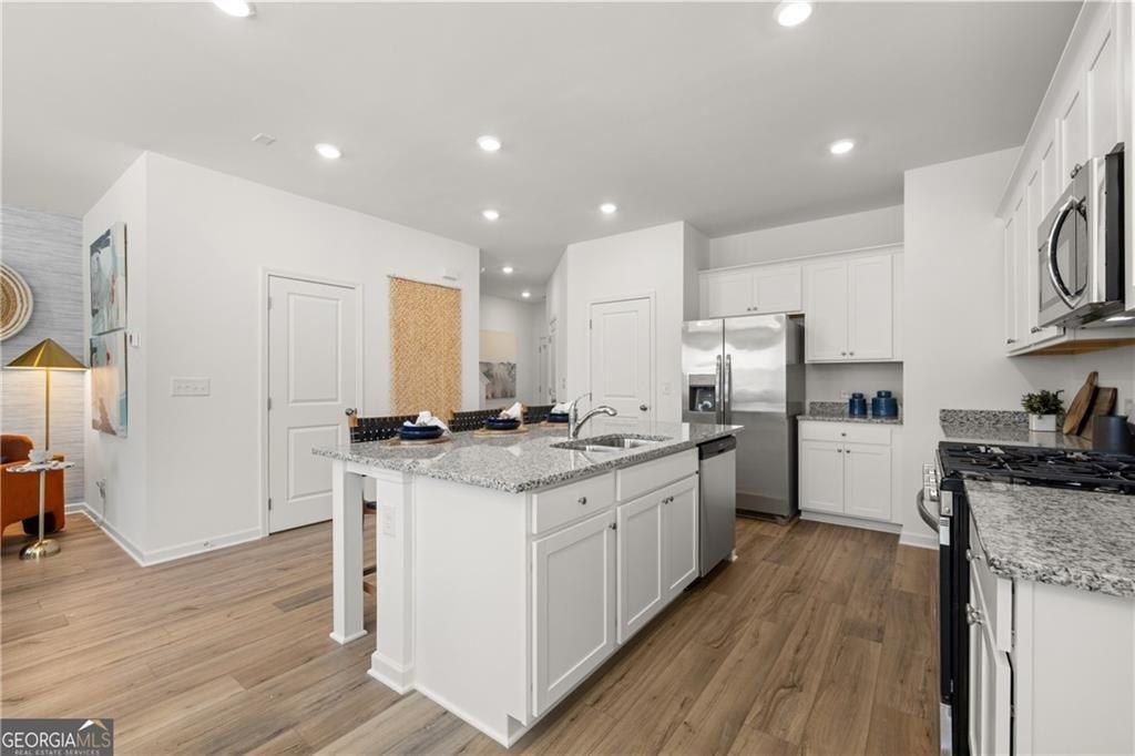 2546 States Ave - Photo 6 of 45