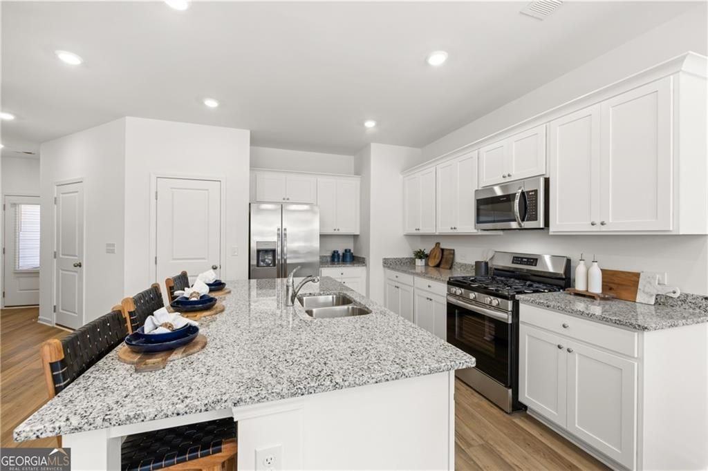 2546 States Ave - Photo 7 of 45