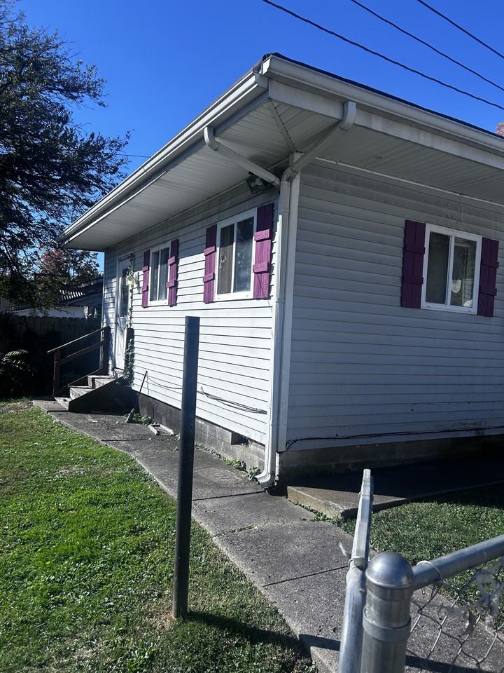 103 South East Street A - Photo 2 of 8