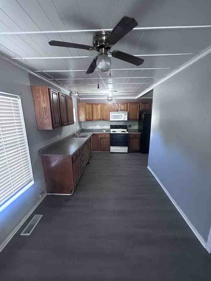 103 South East Street A - Photo 4 of 8