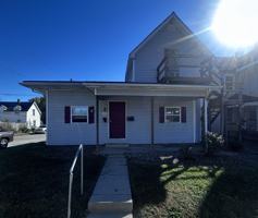 featured image of 915 W 1st St