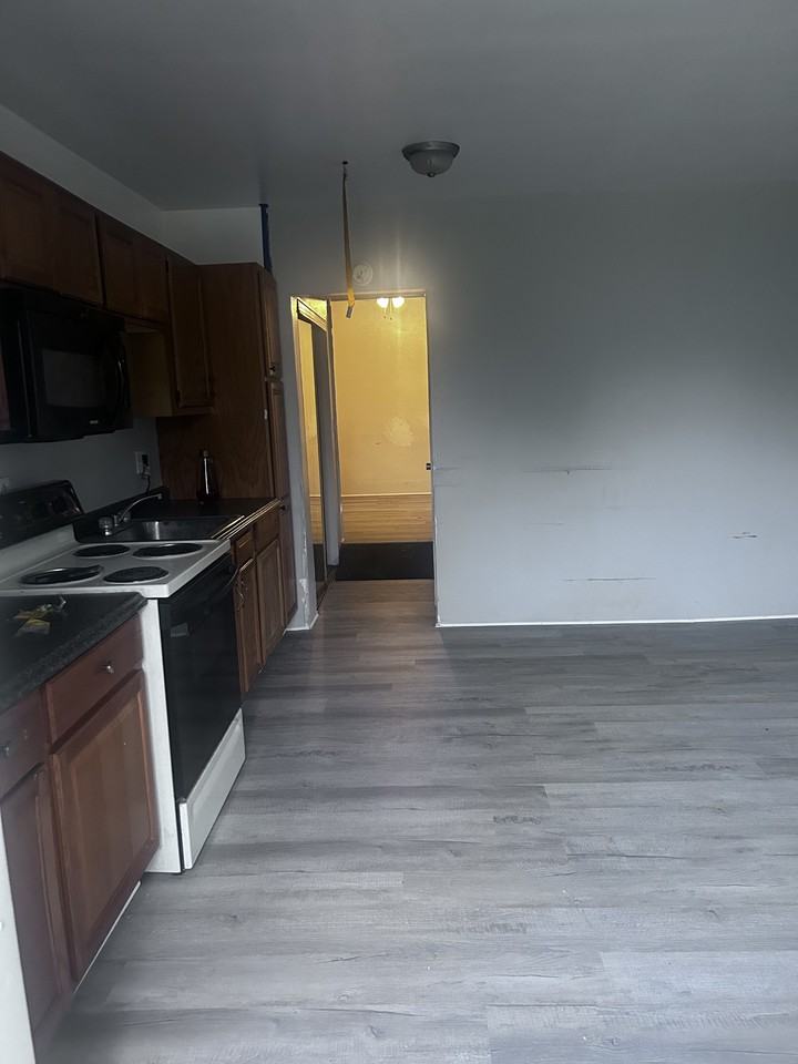 915 West Ist Street - Photo 4 of 5