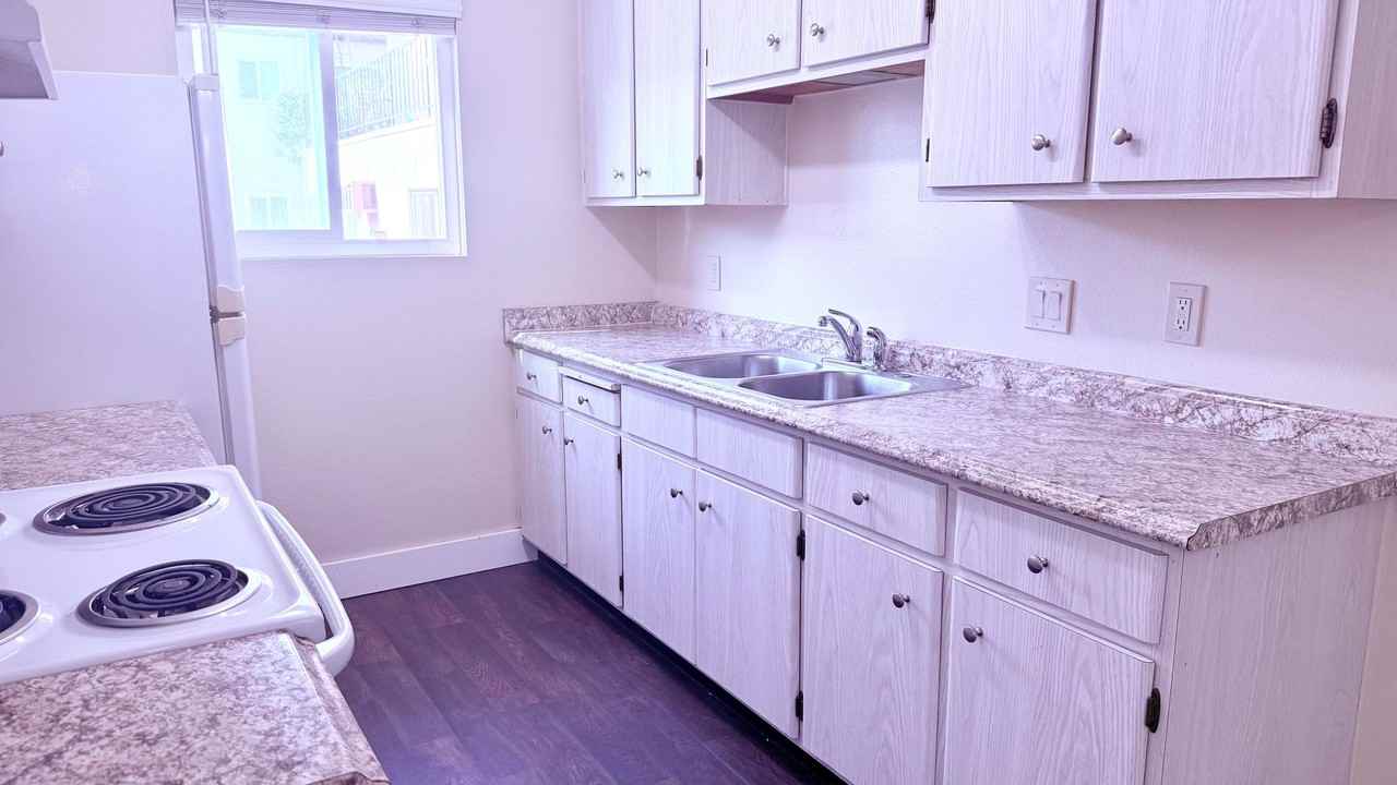 853 Cherrywood Way #15 - Photo 7 of 10