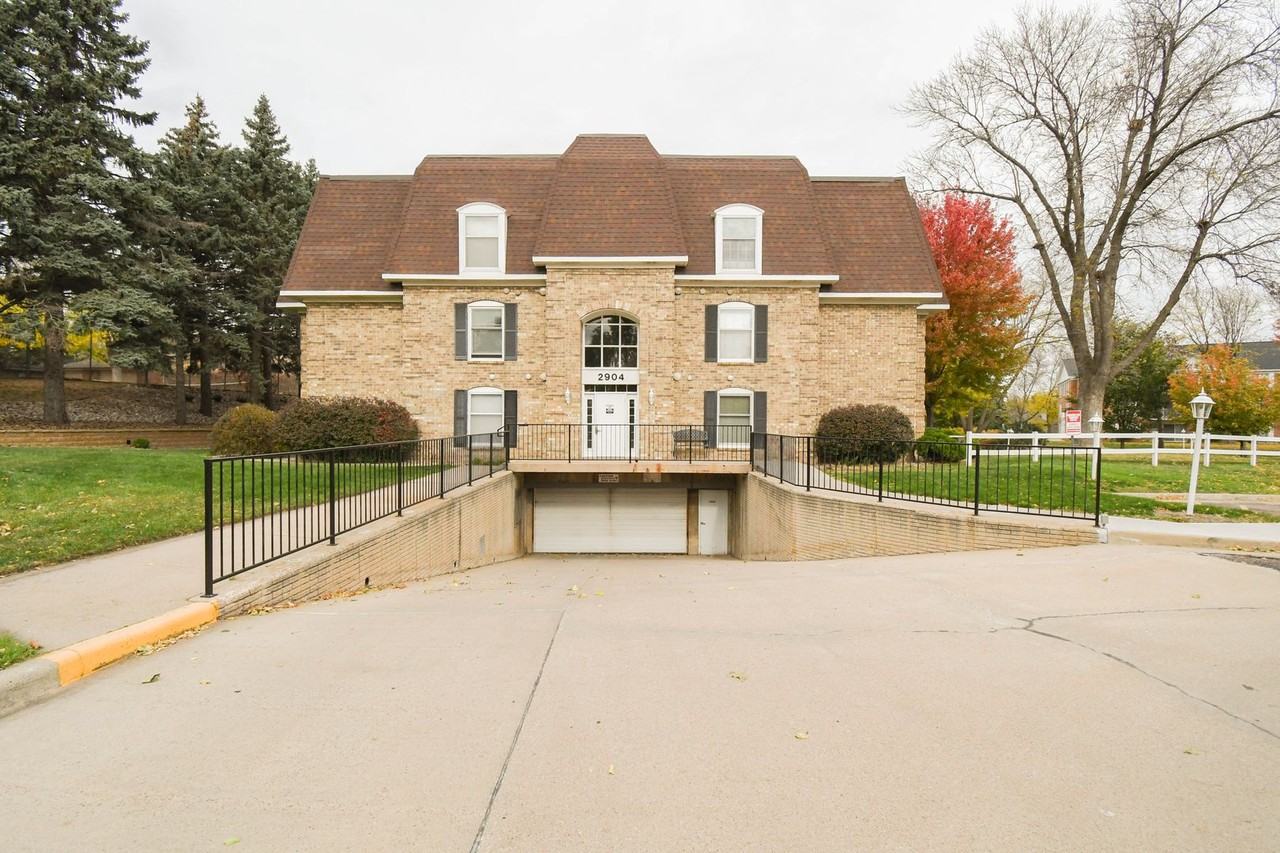 2904 West 33rd Street - Photo 4 of 37