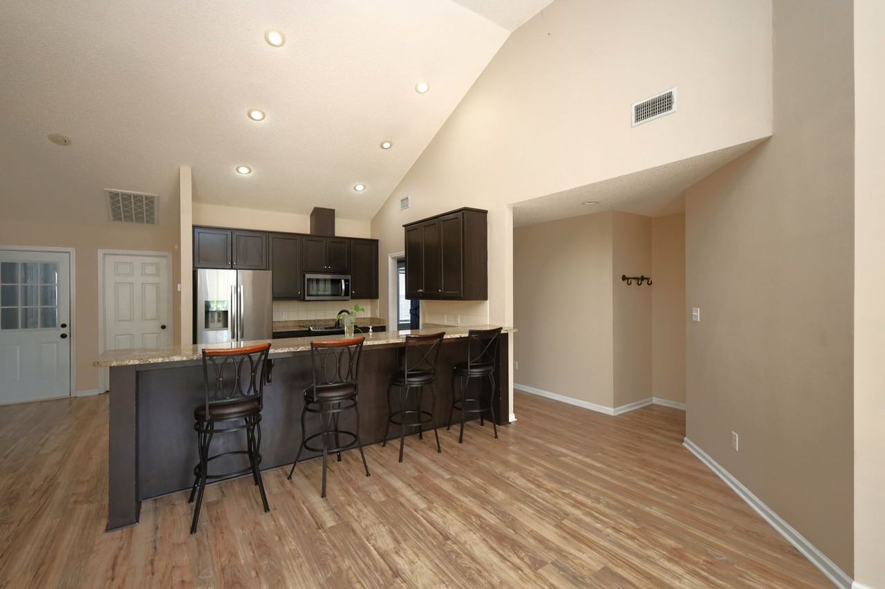 4349 Summerlin Drive - Photo 4 of 19