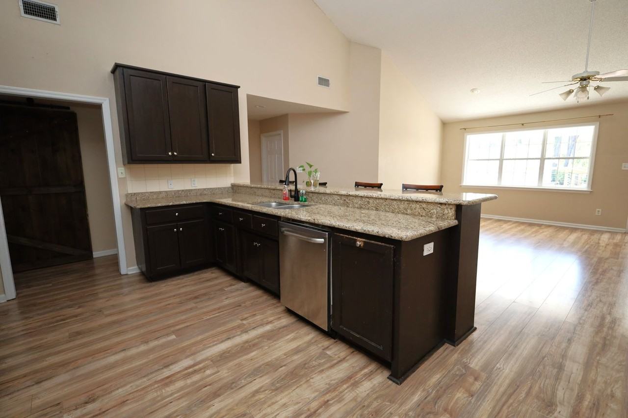 4349 Summerlin Drive - Photo 5 of 19