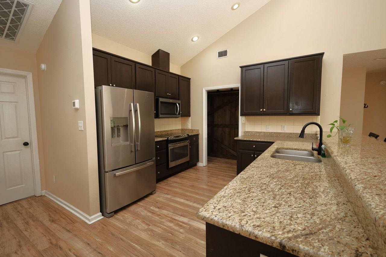 4349 Summerlin Drive - Photo 6 of 19