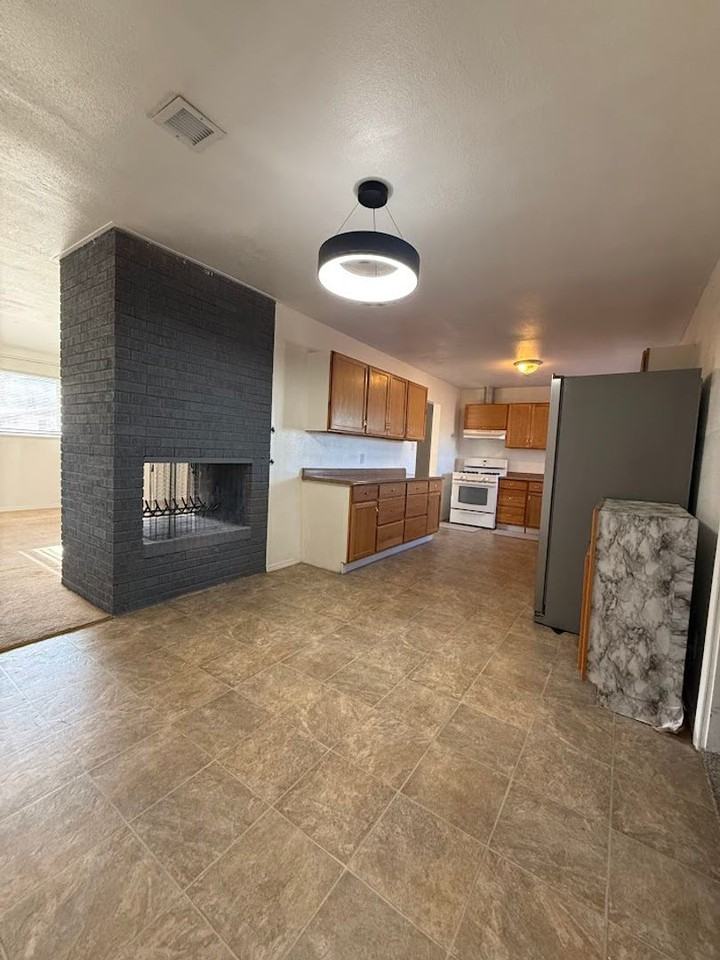 1303 Mckinley Ave - Photo 5 of 22