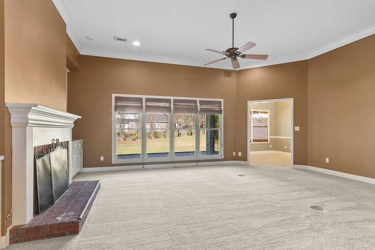 5921 Bradford Ln - Photo 3 of 25