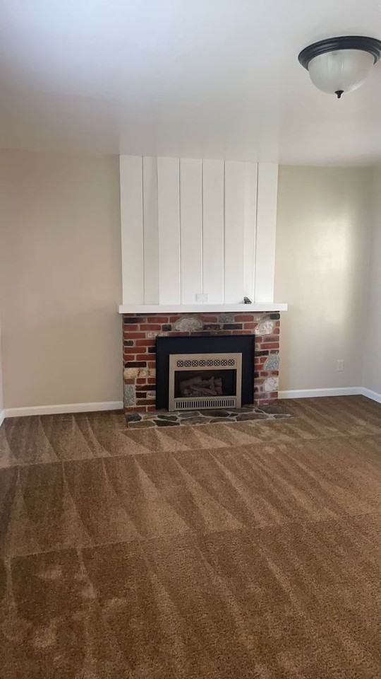 1617 Arbutus Avenue - Photo 4 of 12