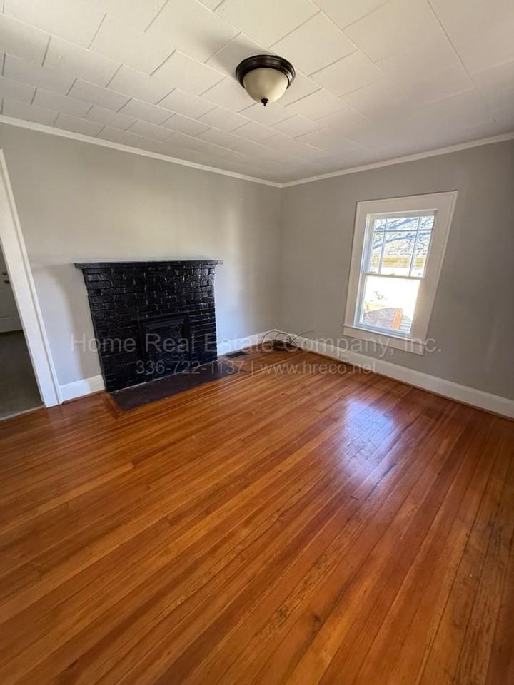 4440 Lane St - Photo 2 of 8