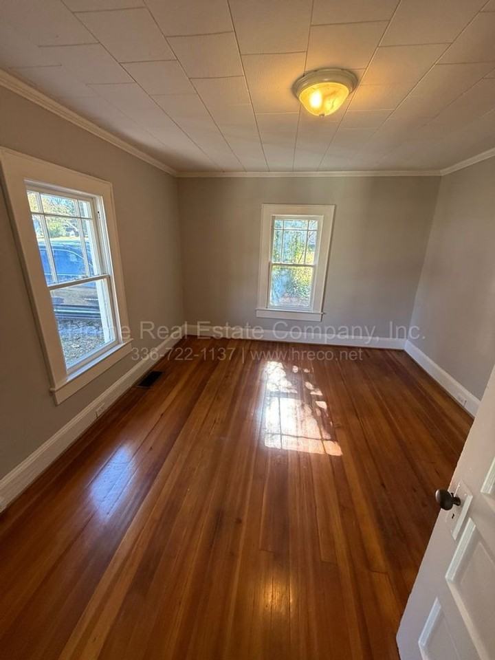 4440 Lane St - Photo 3 of 8