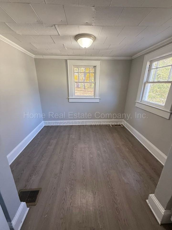 4440 Lane St - Photo 4 of 8