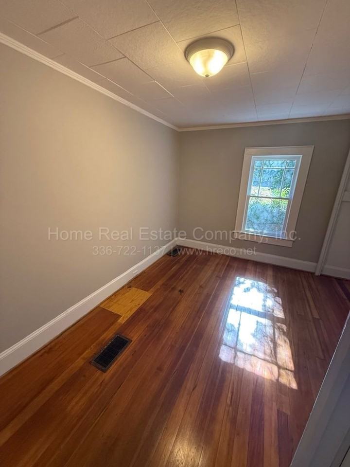 4440 Lane St - Photo 6 of 8