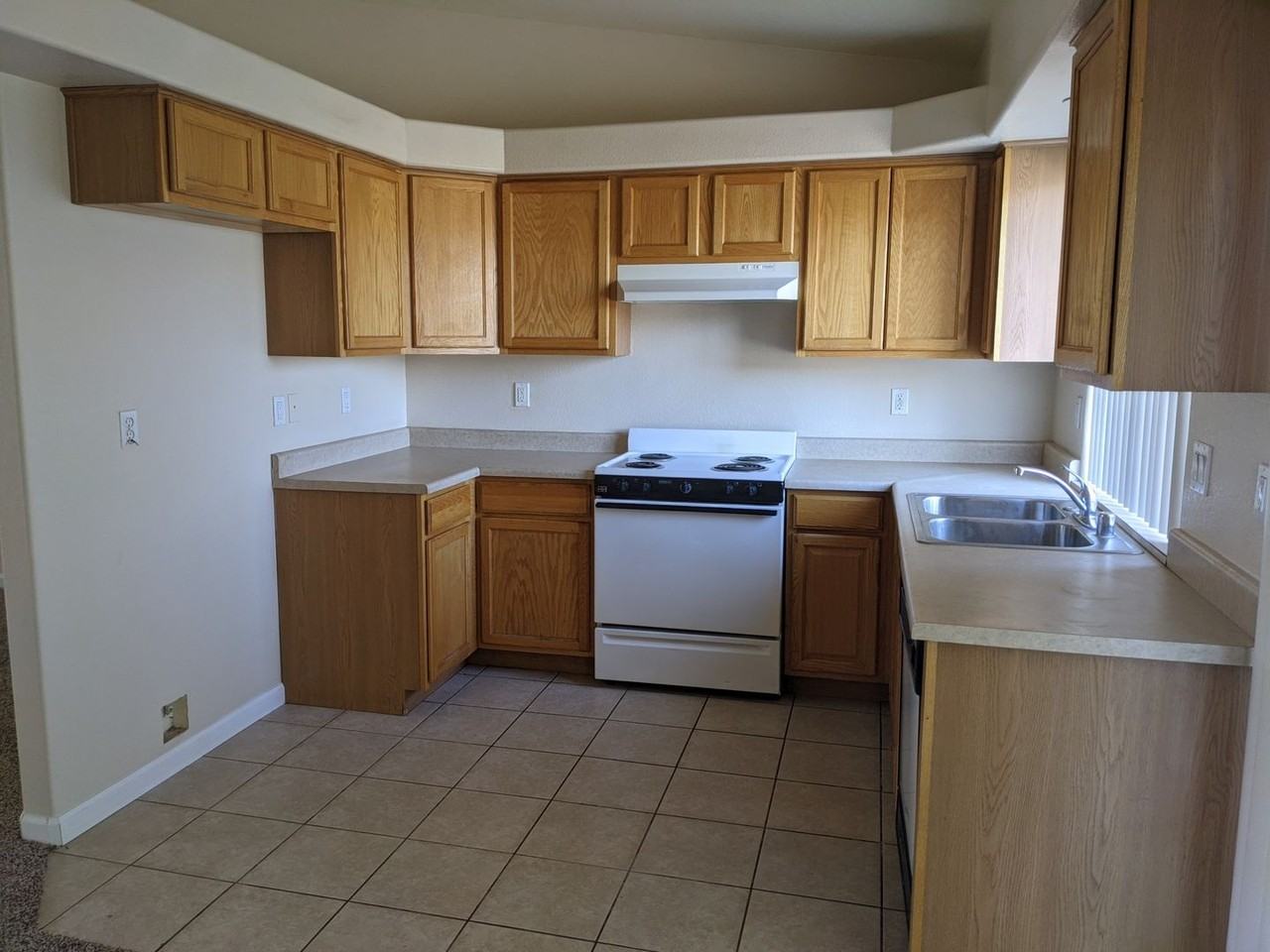 9826 S Needles Dr - Photo 4 of 10