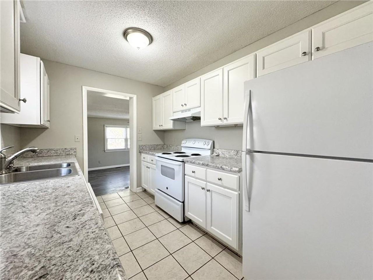 3020 Branderwood Dr - Photo 3 of 14