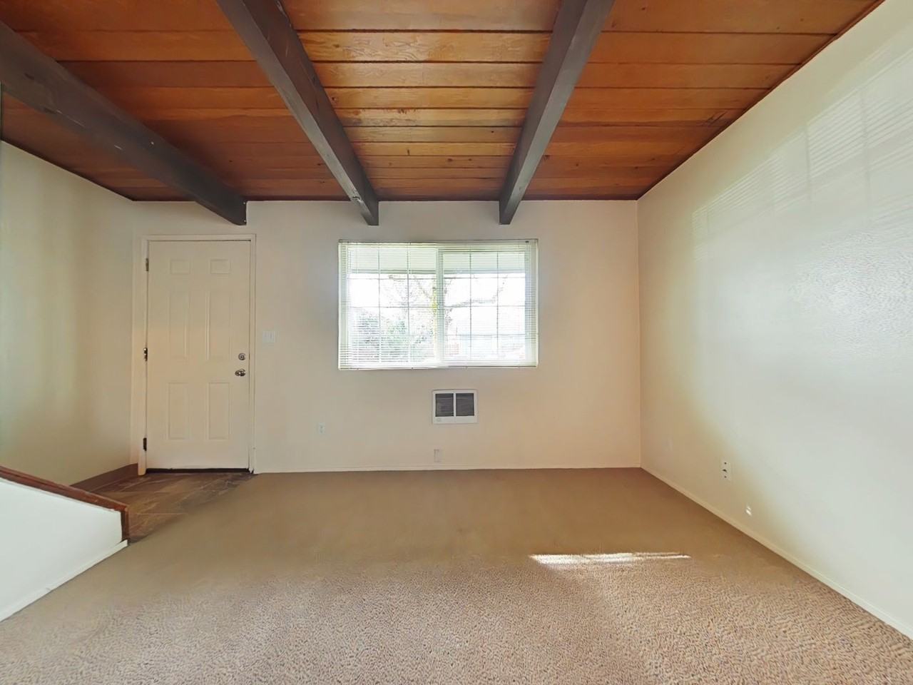 1635 Nw Division St #4 - Photo 2 of 11