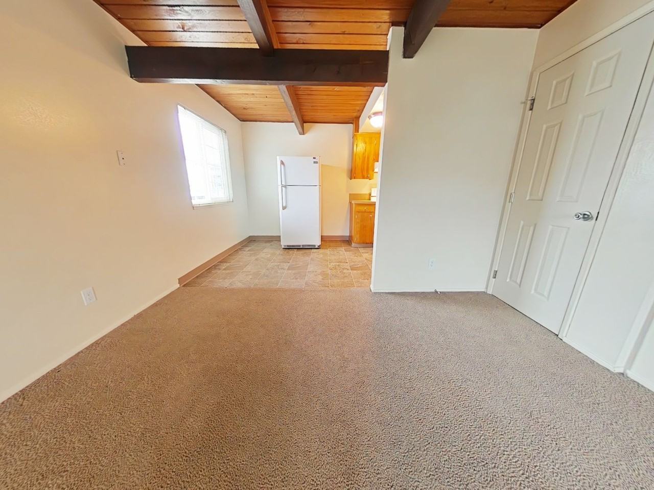 1635 Nw Division St #4 - Photo 4 of 11