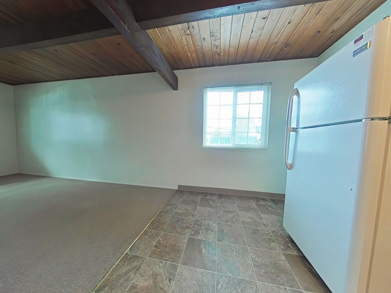 1635 Nw Division St #4 - Photo 6 of 11