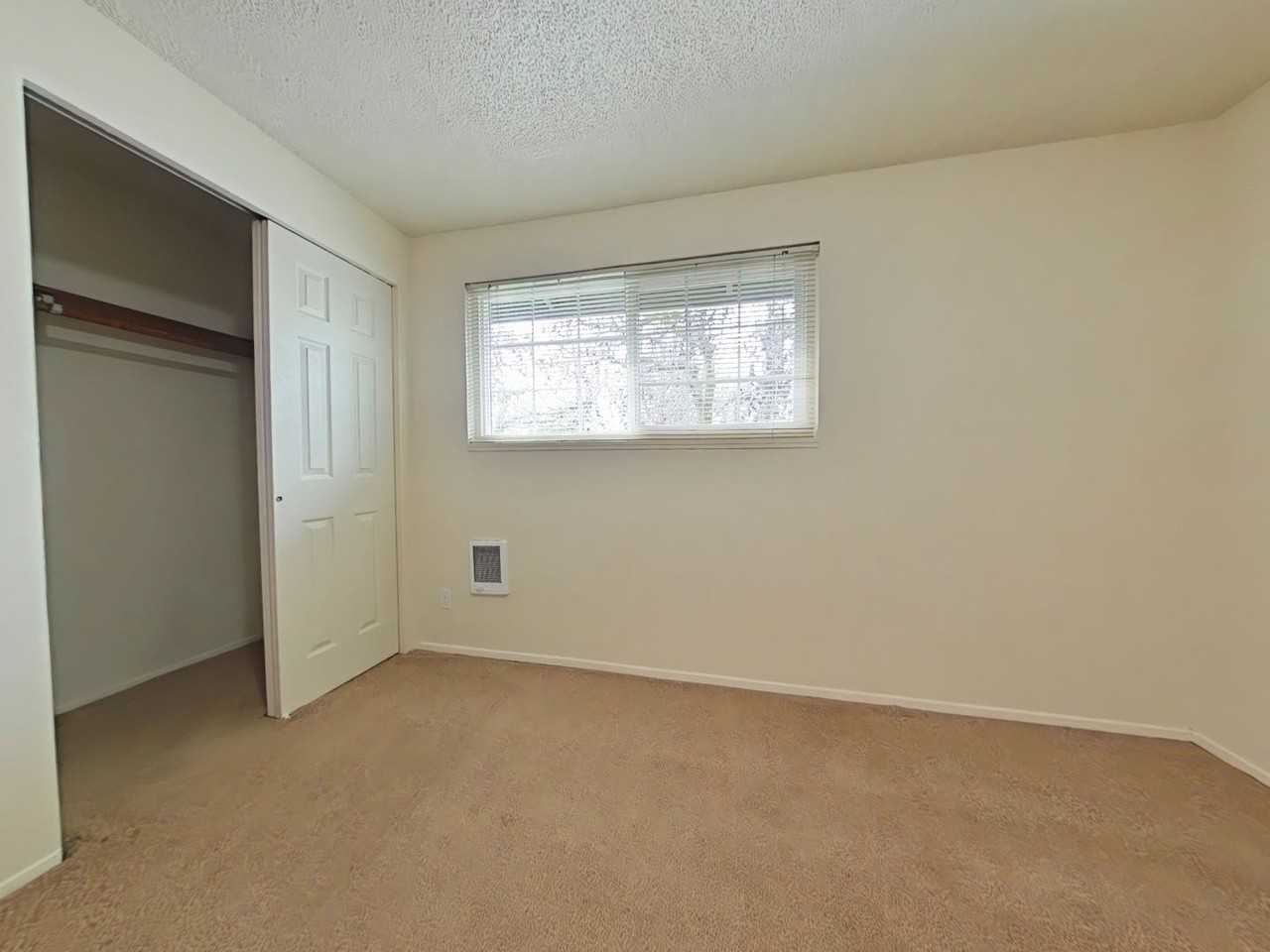 1635 Nw Division St #4 - Photo 7 of 11