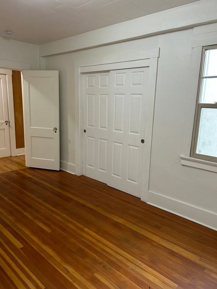 38 N. Oakdale Ave. - Photo 3 of 10