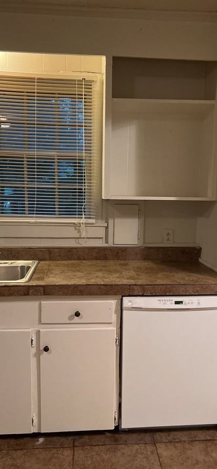 1565 Alderson Loop - Photo 4 of 10