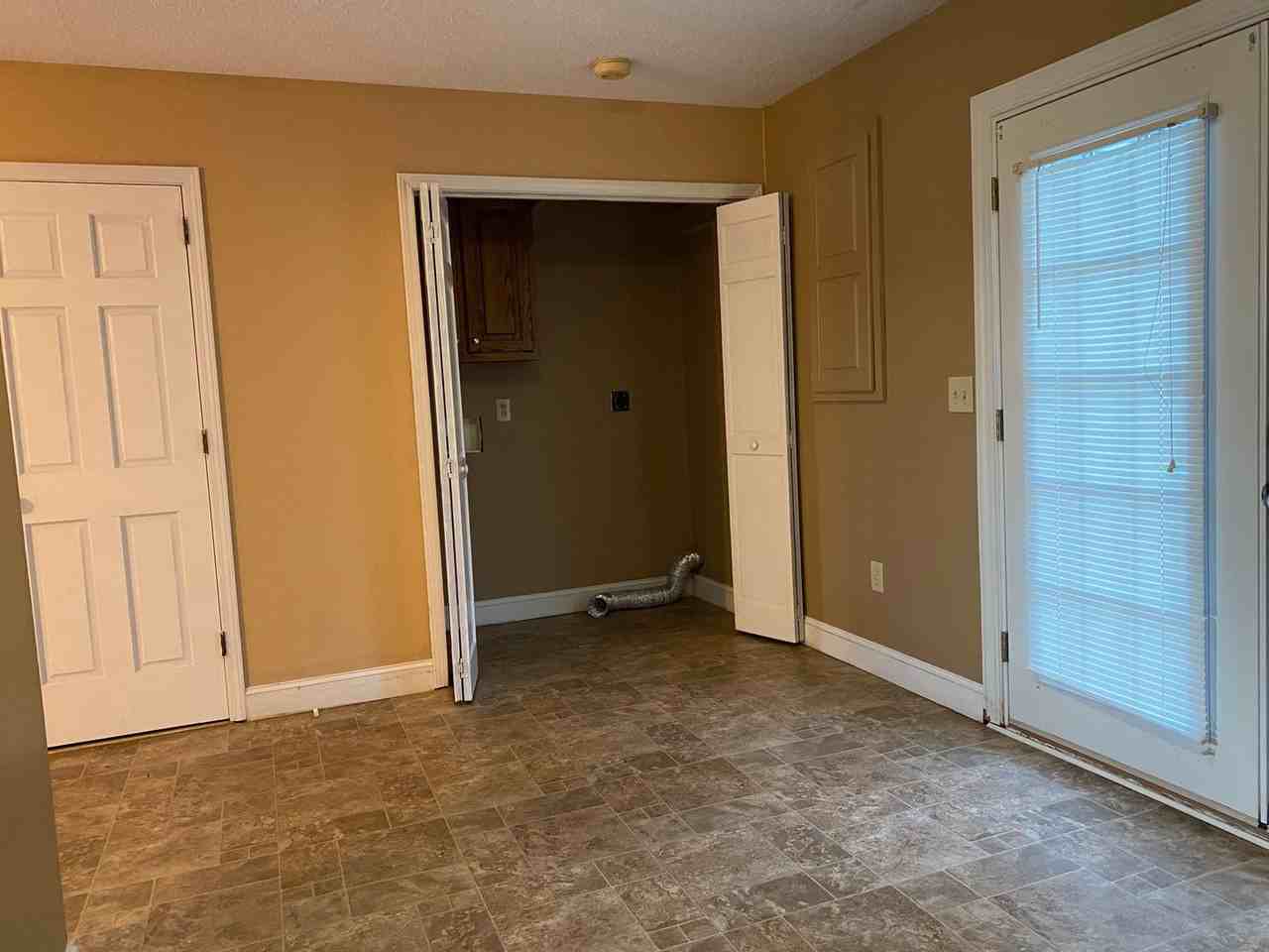 903B N Main St - Photo 3 of 11