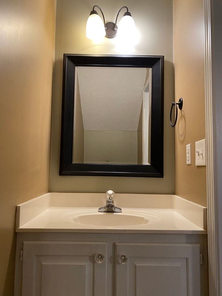 903B N Main St - Photo 6 of 11