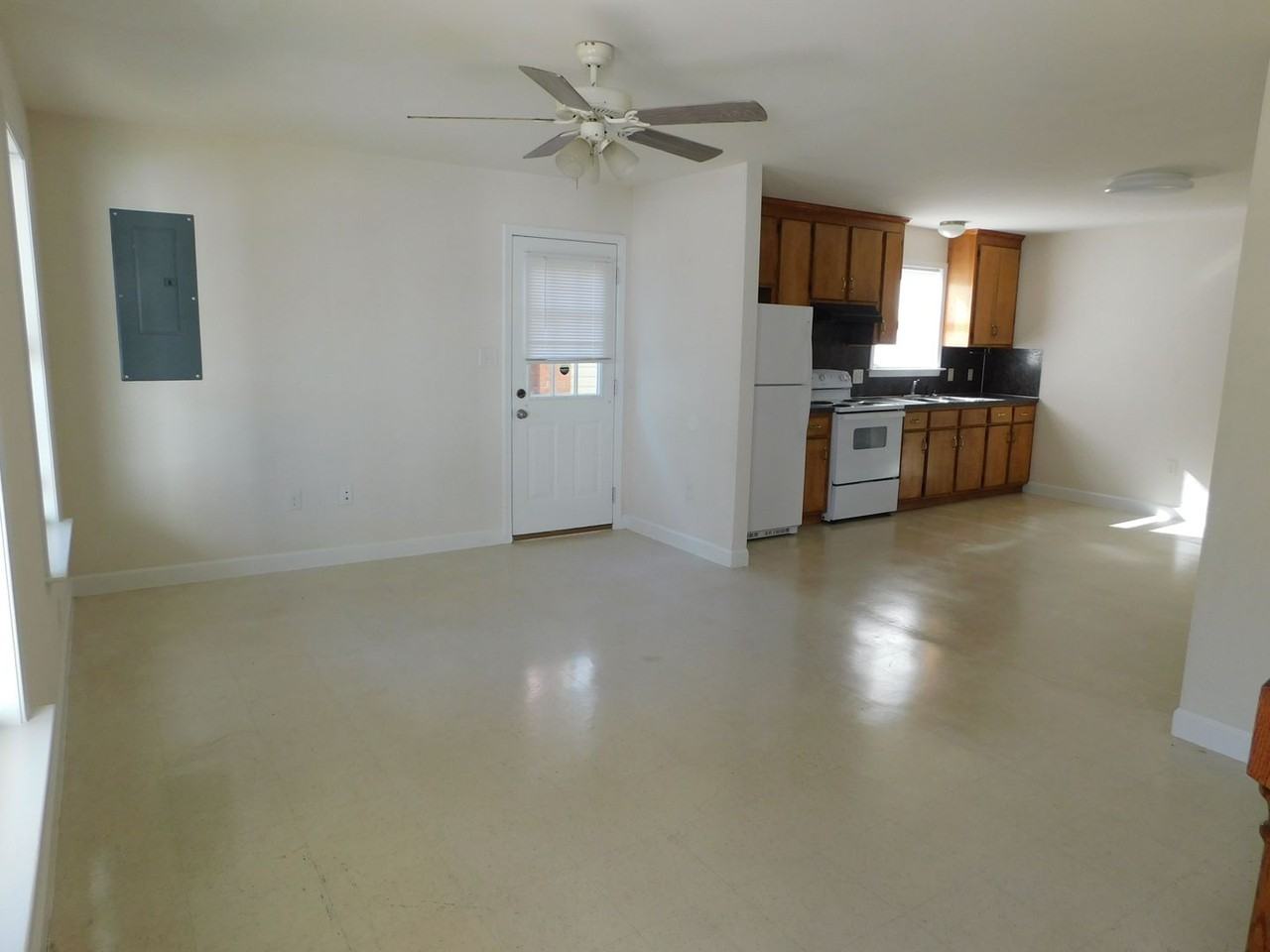305 South Dyer Street - Photo 2 of 13
