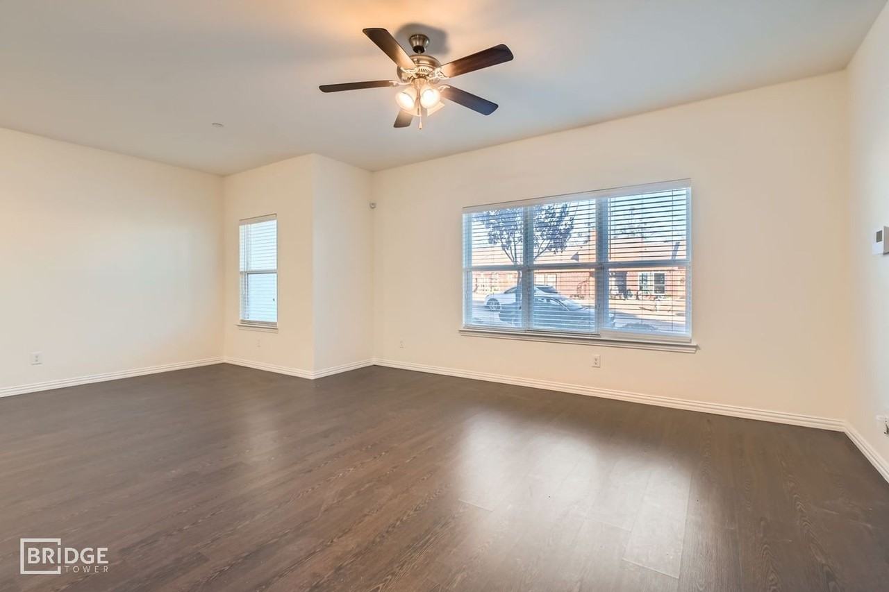 1420 Lakecrest Lane - Photo 2 of 30