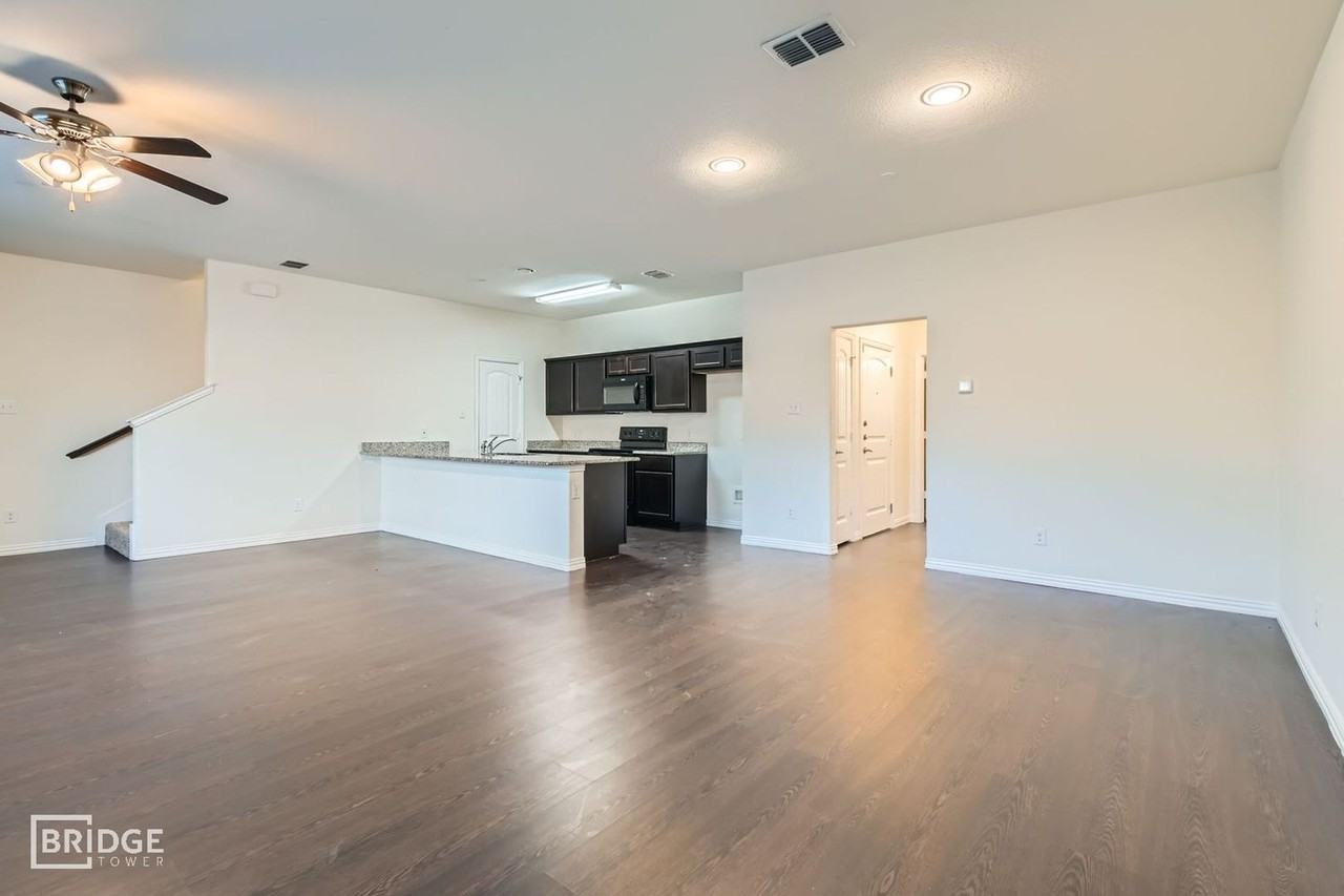 1420 Lakecrest Lane - Photo 7 of 30