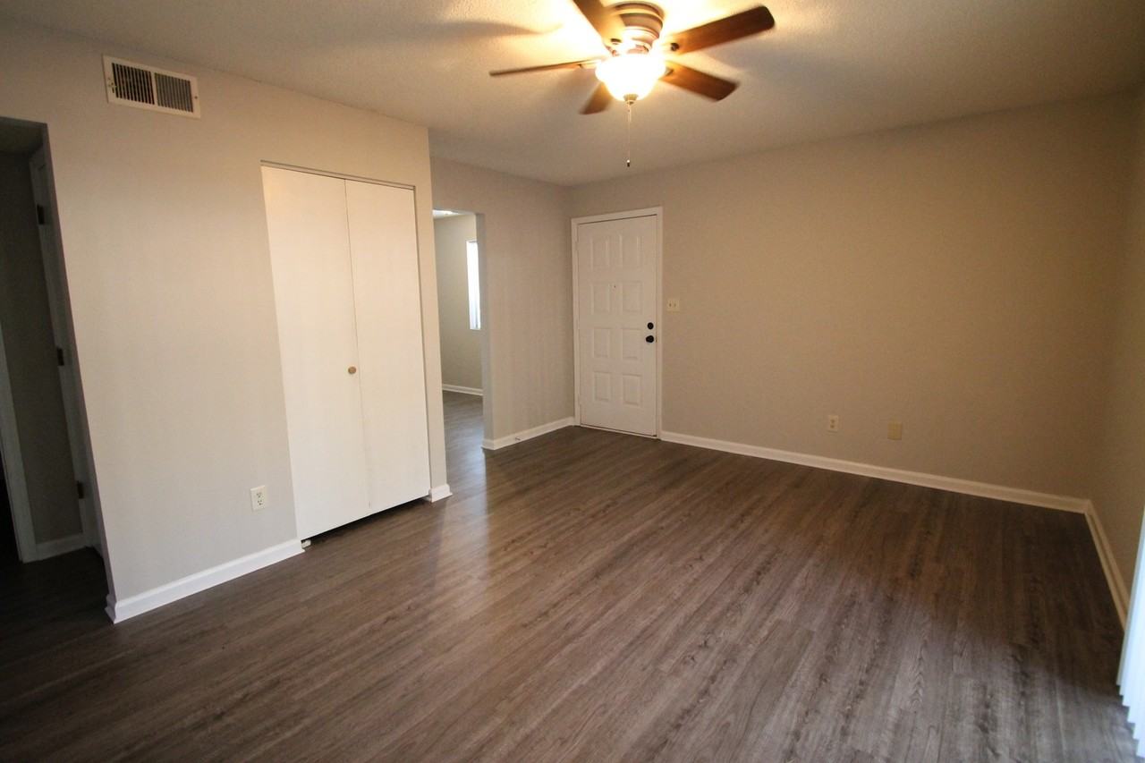 1635 Cedarview Ct - Photo 3 of 11