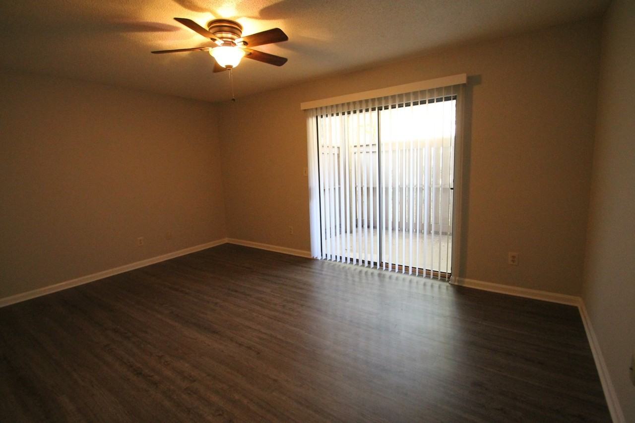 1635 Cedarview Ct - Photo 4 of 11