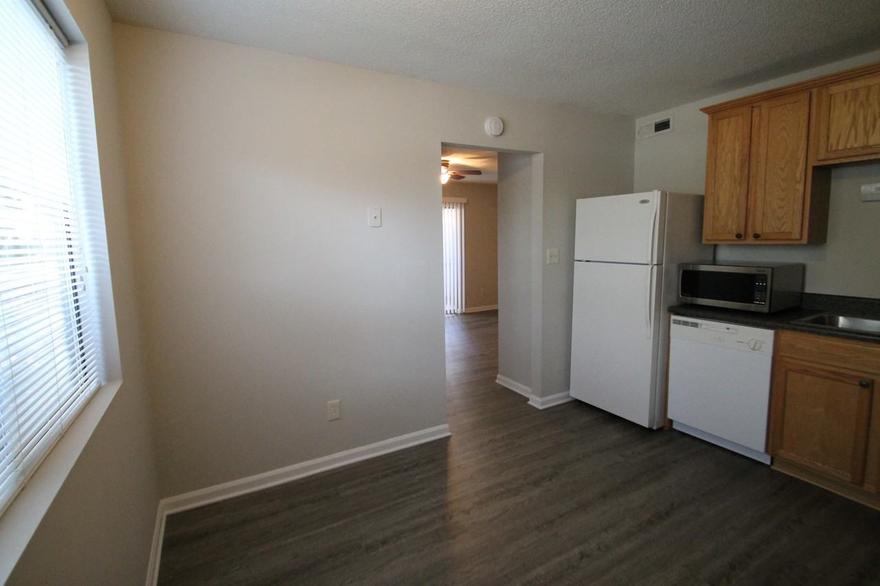 1635 Cedarview Ct - Photo 5 of 11