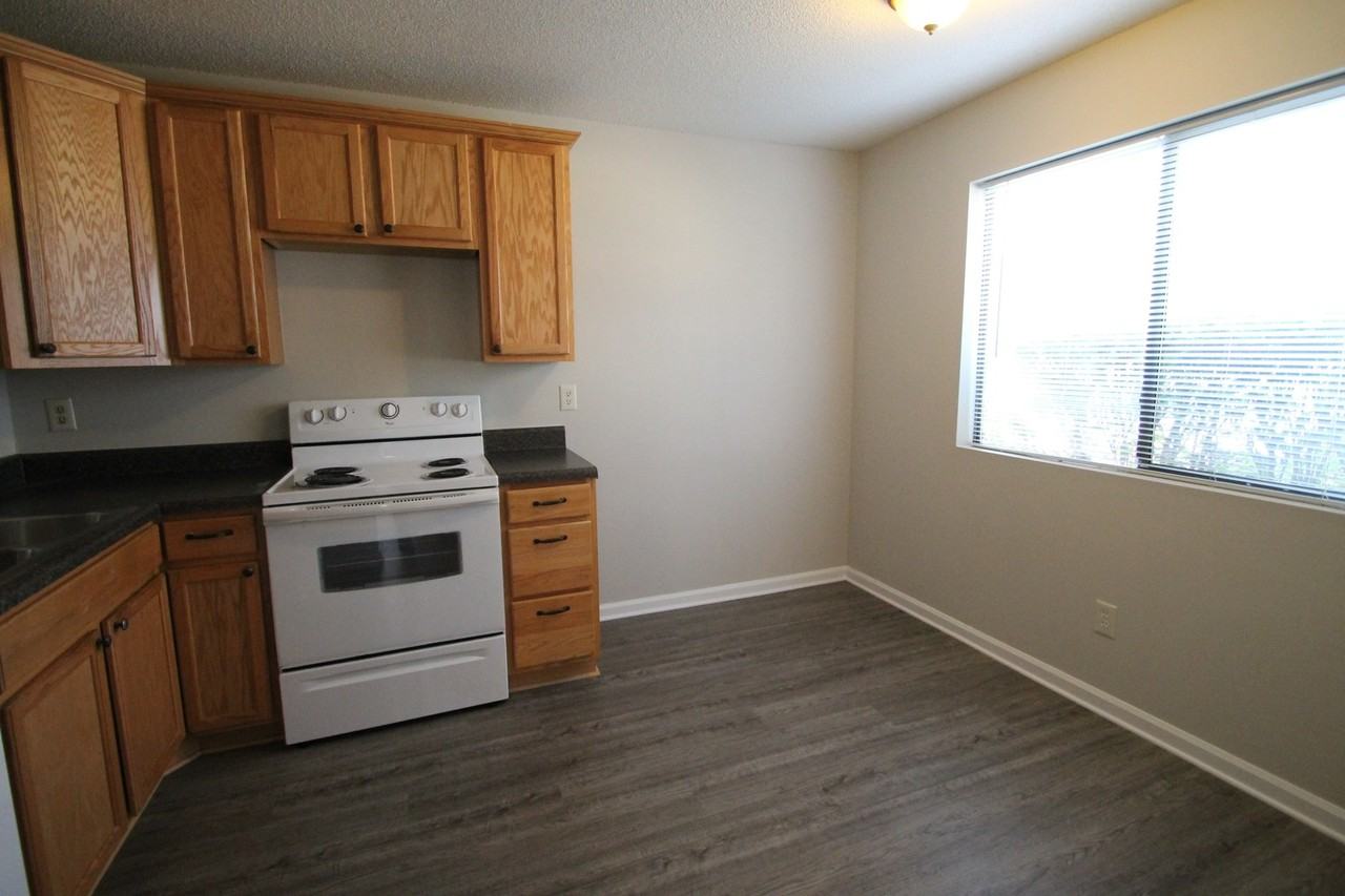 1635 Cedarview Ct - Photo 6 of 11