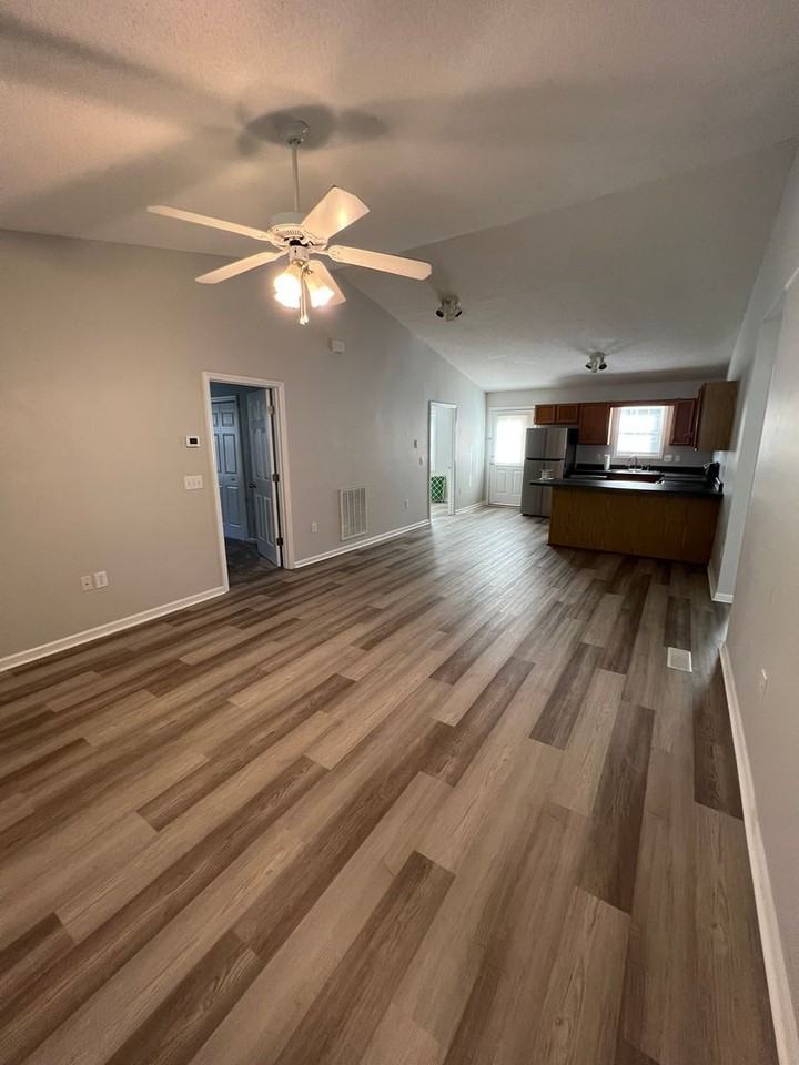 260 Grays Ln - Photo 3 of 12