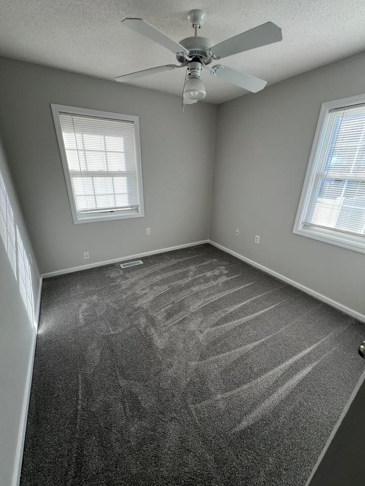 260 Grays Ln - Photo 7 of 12