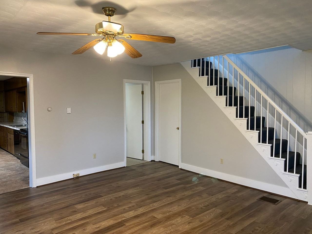 100 High Rd - Photo 2 of 50