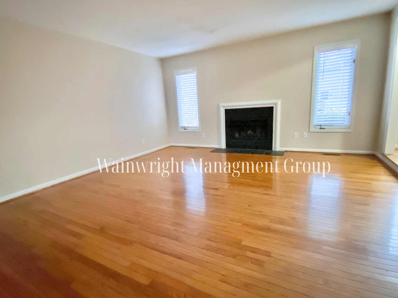 3458 Londonderry Ct - Photo 3 of 6