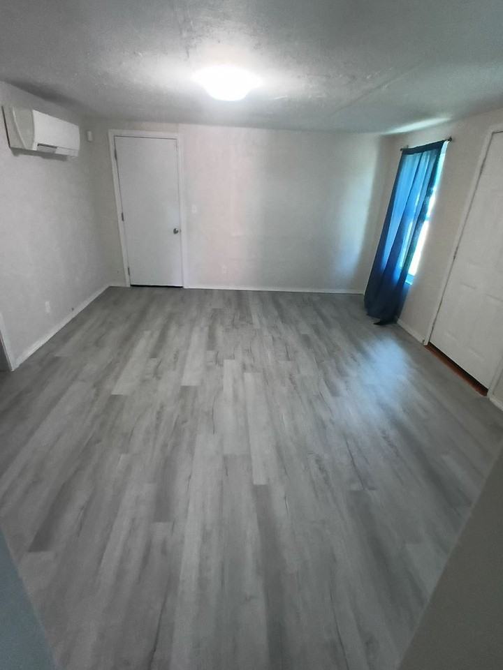 512 Adair Blvd - Photo 3 of 24